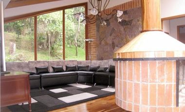 MANSIÓN EN EL BOSQUE AL NORTE DE BOGOTA PRIVACIDAD Y SEGURIDAD