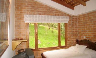 MANSIÓN EN EL BOSQUE AL NORTE DE BOGOTA PRIVACIDAD Y SEGURIDAD