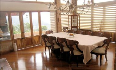 MANSIÓN EN EL BOSQUE AL NORTE DE BOGOTA PRIVACIDAD Y SEGURIDAD