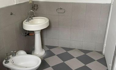 Departamento en Monserrat en venta, 3 ambientes con balcón
