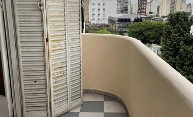 Departamento en Monserrat en venta, 3 ambientes con balcón