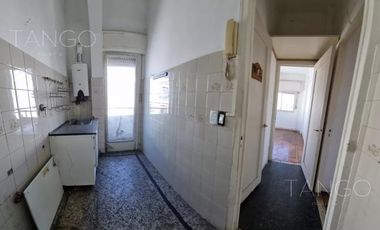 Venta Departamento en Flores Tres Ambientes