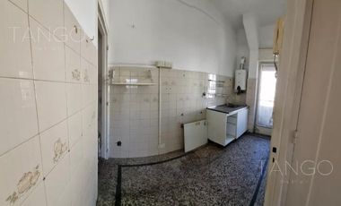Venta Departamento en Flores Tres Ambientes