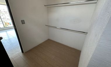 Amplia casa de 3 niveles con terraza en venta