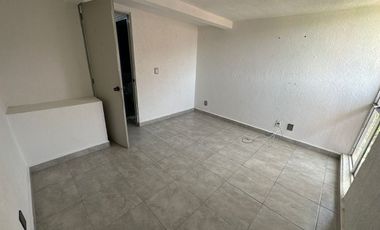 Amplia casa de 3 niveles con terraza en venta
