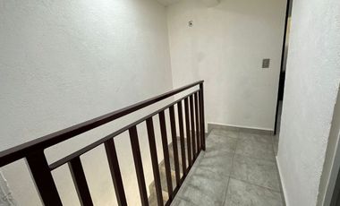 Amplia casa de 3 niveles con terraza en venta