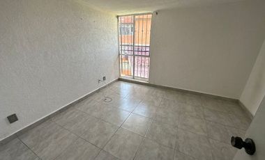 Amplia casa de 3 niveles con terraza en venta