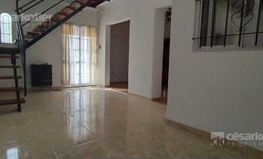 Casa de 3 ambientes c/pequeño patio en Temperley Este