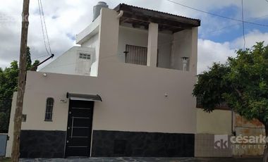 Casa de 3 ambientes c/pequeño patio en Temperley Este
