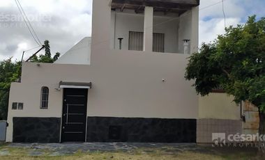 Casa de 3 ambientes c/pequeño patio en Temperley Este