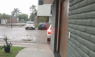Alquilo duplex 2 dormitorios altura Av America al 1800