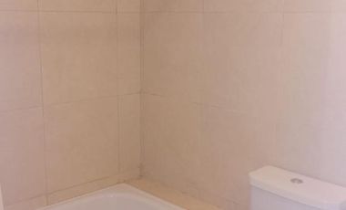 Alquilo duplex 2 dormitorios altura Av America al 1800