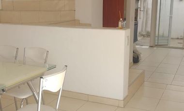 Alquilo duplex 2 dormitorios altura Av America al 1800
