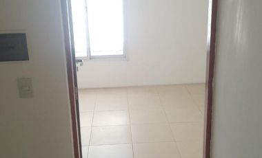 Alquilo duplex 2 dormitorios altura Av America al 1800