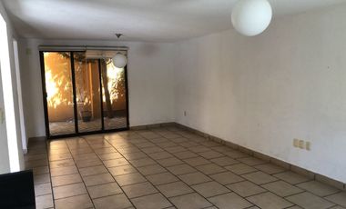 Oportunidad, excelente ubicación. en privada.