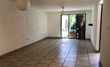 Excelente ubicación. en privada 12 casas.