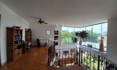 Praderas de la Hacienda: Gran casa campestre con amplio terreno y alberca