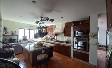 Praderas de la Hacienda: Gran casa campestre con amplio terreno y alberca