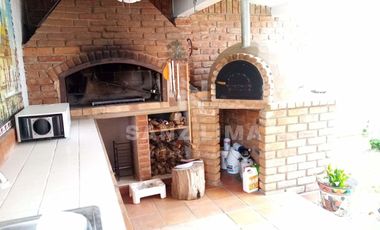 Praderas de la Hacienda: Gran casa campestre con amplio terreno y alberca