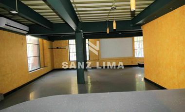 El Carmen esq. Corregidora: Estupendo local en el centro de Celaya