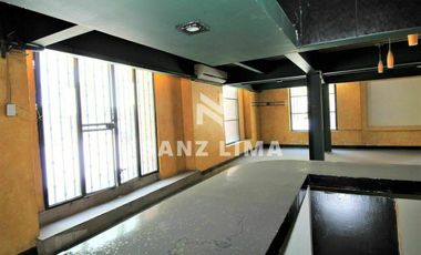 El Carmen esq. Corregidora: Estupendo local en el centro de Celaya