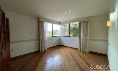 Venta de Casa Residencial en Fraccionamiento Campestre, 4 Recámaras