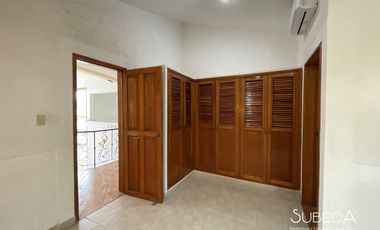 Venta de Casa Residencial en Fraccionamiento Campestre, 4 Recámaras