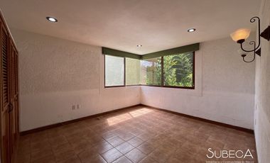 Venta de Casa Residencial en Fraccionamiento Campestre, 4 Recámaras
