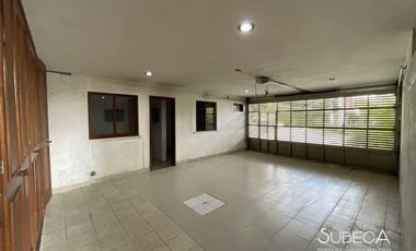 Venta de Casa Residencial en Fraccionamiento Campestre, 4 Recámaras