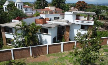 Venta de Casa Residencial en Fraccionamiento Campestre, 4 Recámaras