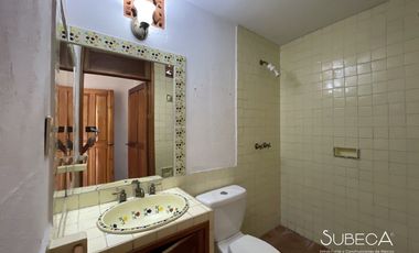 Venta de Casa Residencial en Fraccionamiento Campestre, 4 Recámaras