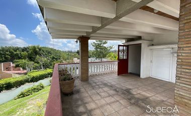 Venta de Casa Residencial en Fraccionamiento Campestre, 4 Recámaras