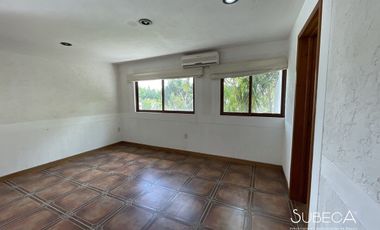 Venta de Casa Residencial en Fraccionamiento Campestre, 4 Recámaras
