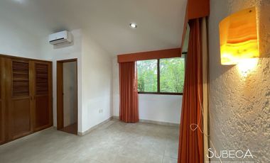 Venta de Casa Residencial en Fraccionamiento Campestre, 4 Recámaras