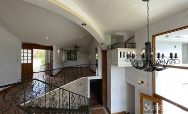 Venta de Casa Residencial en Fraccionamiento Campestre, 4 Recámaras