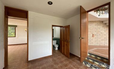 Venta de Casa Residencial en Fraccionamiento Campestre, 4 Recámaras