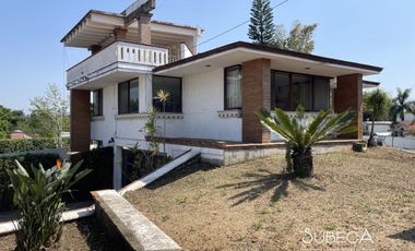 Venta de Casa Residencial en Fraccionamiento Campestre, 4 Recámaras