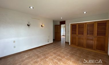 Venta de Casa Residencial en Fraccionamiento Campestre, 4 Recámaras