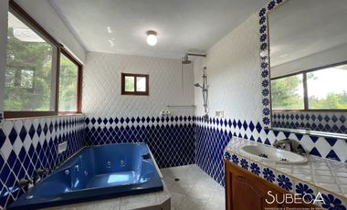 Venta de Casa Residencial en Fraccionamiento Campestre, 4 Recámaras