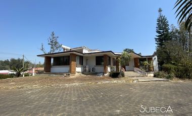 Venta de Casa Residencial en Fraccionamiento Campestre, 4 Recámaras