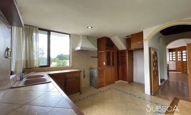 Venta de Casa Residencial en Fraccionamiento Campestre, 4 Recámaras