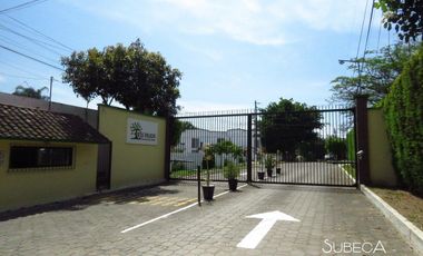 Venta de Casa Residencial en Fraccionamiento Campestre, 4 Recámaras