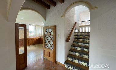 Venta de Casa Residencial en Fraccionamiento Campestre, 4 Recámaras