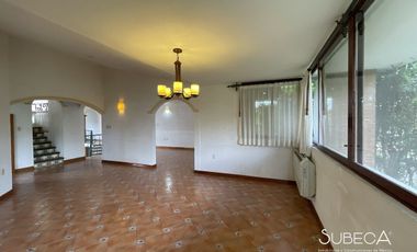 Venta de Casa Residencial en Fraccionamiento Campestre, 4 Recámaras