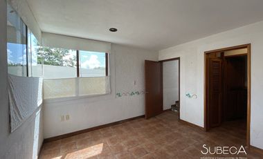 Venta de Casa Residencial en Fraccionamiento Campestre, 4 Recámaras