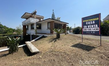 Venta de Casa Residencial en Fraccionamiento Campestre, 4 Recámaras