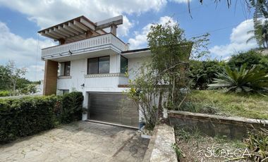 Venta de Casa Residencial en Fraccionamiento Campestre, 4 Recámaras