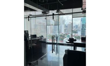Alquilo Oficina en la torre Global Bank