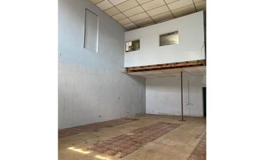 Alquilo local comercial  avenida La Paz doble altura plazoleta comerc