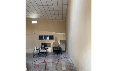 Alquilo local comercial  avenida La Paz doble altura plazoleta comerc
